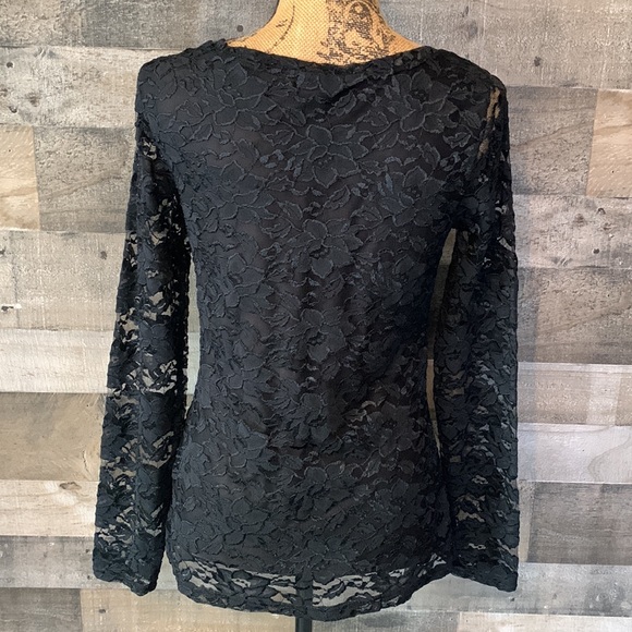 Banana Republic Lace Top - Picture 2 of 13